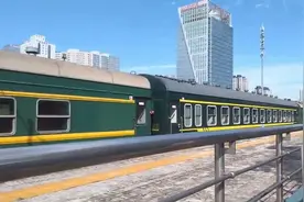 北京北站开往承德的4471次列车从清华园站发车了视频封面