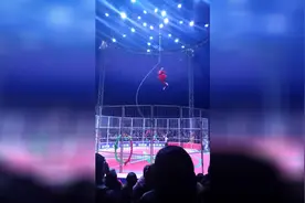 把绳子栓在脖子，这样旋转的抖空竹，我就想问脖子能顶得住么图片