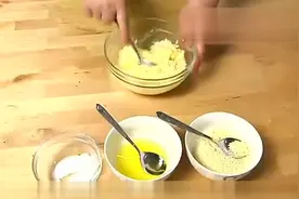 方便易学 用微波炉做蛋炒饭视频封面