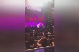 张杰《燕归巢》新加坡获奖，张杰当台感谢许嵩张靓颖