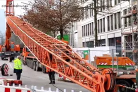 移动式起重机利勃海尔LTM12501为建筑安装空调吊装作业