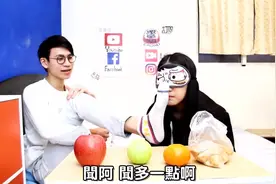 互整情侣又来了？上次舔脚趾，这次男友让女友闻他的臭脚？！