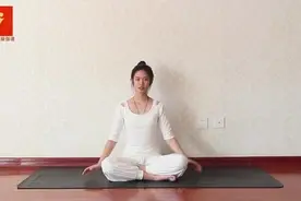 瑜伽体式教程：经常练习这个体式可以平衡思绪，拉伸大腿外侧的肌视频封面