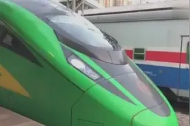 兰州开往重庆北的D754次动车组列车正式开跑兰渝线视频封面