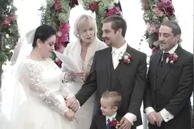 艾德·希兰突袭粉丝的婚礼 新娘激动了视频封面