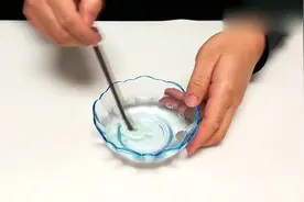 牙膏挤进白酒里，原来还有这个大妙用，可惜很多人都不知道！