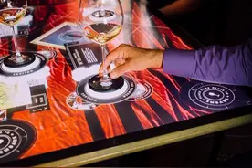 交互式品酒新体验 3D打印神奇智能杯垫图片