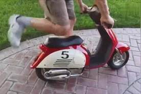 世界上最小的踏板摩托车，好想拥有一辆视频封面