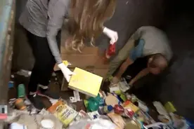 美国人民浪费食物有多严重？垃圾箱随便翻翻就能凑够一星期口粮视频封面