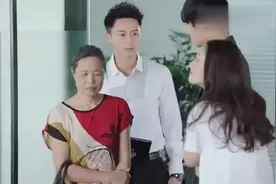 男友长得太帅，被人抢着介绍对象，美女慌了，立马霸气宣誓主权