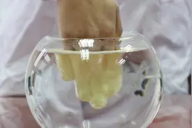 小小粉末竟然喷火一米高！这种神奇粉末是个啥？