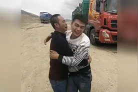 卡车夫妇辉哥辉嫂圆满离开了，卡友曝光青藏线曾偶遇辉哥满脸沧桑