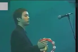 当年的窦唯有多帅穿着西装唱摇滚太潇洒了-不愧是“窦仙儿”视频封面