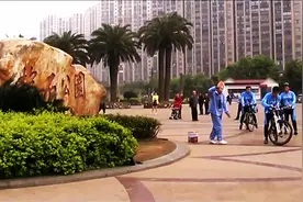 牛人整蛊吓傻路人，霹雳舞之乡节日巨献图片