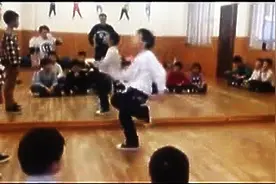 宝宝课堂互相斗舞，老师都看蒙了，小编表示佩服！图片