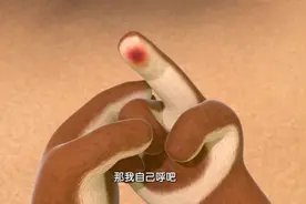 萌鸡小队：麦奇剥板栗不小心扎到了手，好吃是要付出代价的