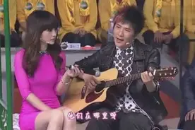 深情大张伟吉他弹唱《那些花儿》，快唱哭柳岩戴军潘长江视频封面