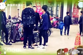 社会实验：小伙街头阻止吸烟，测试烟民会有啥反应，结果被揍惨了