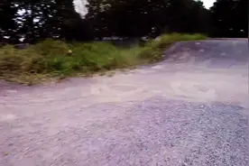 两个动画角色开着玩具车跑遍整个伦敦是一个怎样的体验？图片