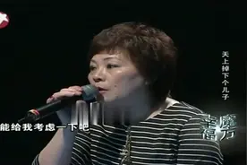 26岁的私生子终于完成了母亲的遗愿，见到了亲生父亲，看哭了视频封面