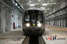 石家庄空载试运行地铁列车“唐山造”图片