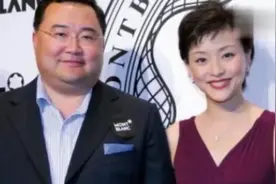 杨澜儿子曝光，丈夫是虎背熊腰富商，儿子却长的英俊帅气视频封面