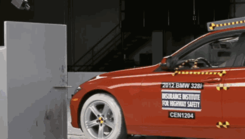 安全气囊也会伤人，因为……有炸药！