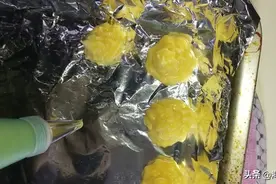 奶油泡芙配可可粉，吃完长三斤