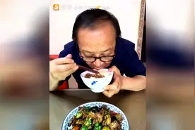 美食吃货第912季：陕西大爷教大家如何做黄焖鸡米饭，吃的好香
