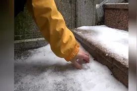 天冷了，电视台美女实拍2016年的东莞下雪了
