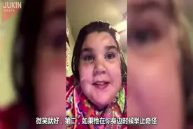 现在的小学生真是了不得，小女孩教你怎么吸引小男孩