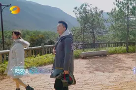 假恐高真甜蜜？陆文韬《恋梦空间》借机牵着靳嘉筠过玻璃桥