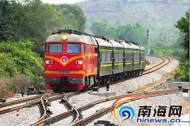 旅客注意！三亚高铁可直接换乘绿皮旅游火车图片