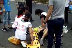 万幸！三亚国际马拉松赛一名选手心跳骤停晕倒 经抢救已恢复意识图片