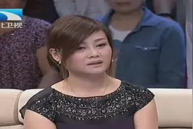 何静现场首次曝光，自己当年竟被前夫骗钱？太狠了吧？