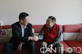 中航工业领导看望慰问航空工业老领导 老同志图片
