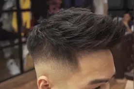 这种发型叫Short Quiff，也就是叫短飞机头#好物推荐 #发型