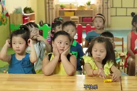 爸爸妈妈把小朋友送到幼儿园后，宝贝们都会发生哪些有趣的故事视频封面
