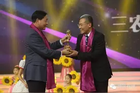 君乐宝老总魏立华当年为何不敢亮出自己的名片！图片