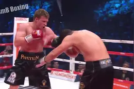 KO对人体的伤害有多大？！看拳王被击倒瞬间当场失去意识！视频封面