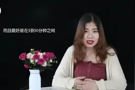 男女手机聊天，女方半天才回你消息，过来人告诉你这是为什么