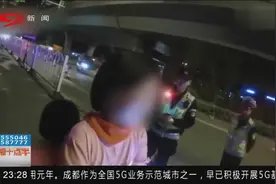 10岁女孩电动车带妹妹去医院看妈妈 被拦下大哭：就差7.2公里了视频封面