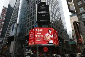 杨洋这位美少年 登上了时代广场图片