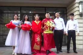 辽宁一姑娘出嫁，新郎是90后老板，是闺蜜介绍的，半年就结婚了