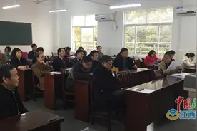 九江晨光中学召开初三年级教学工作会议 校长李恂生作总结发言图片