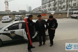 老人为重孙买风筝迷路，民警驱车20里送回图片