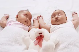 无精症夫妻医治五年终获龙凤胎，专家：半数无精症可治疗生精图片
