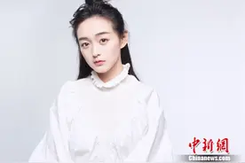 何泓姗《云巅之上》花式开挂 网友戏称“沈啦A梦”图片
