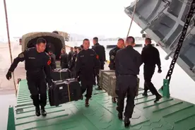 登陆舰舰员PK陆战队队员， 结果是你想不到的！图片