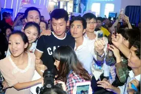 张继科退赛球场少了一半人，聊聊刘国梁的思考和担忧图片